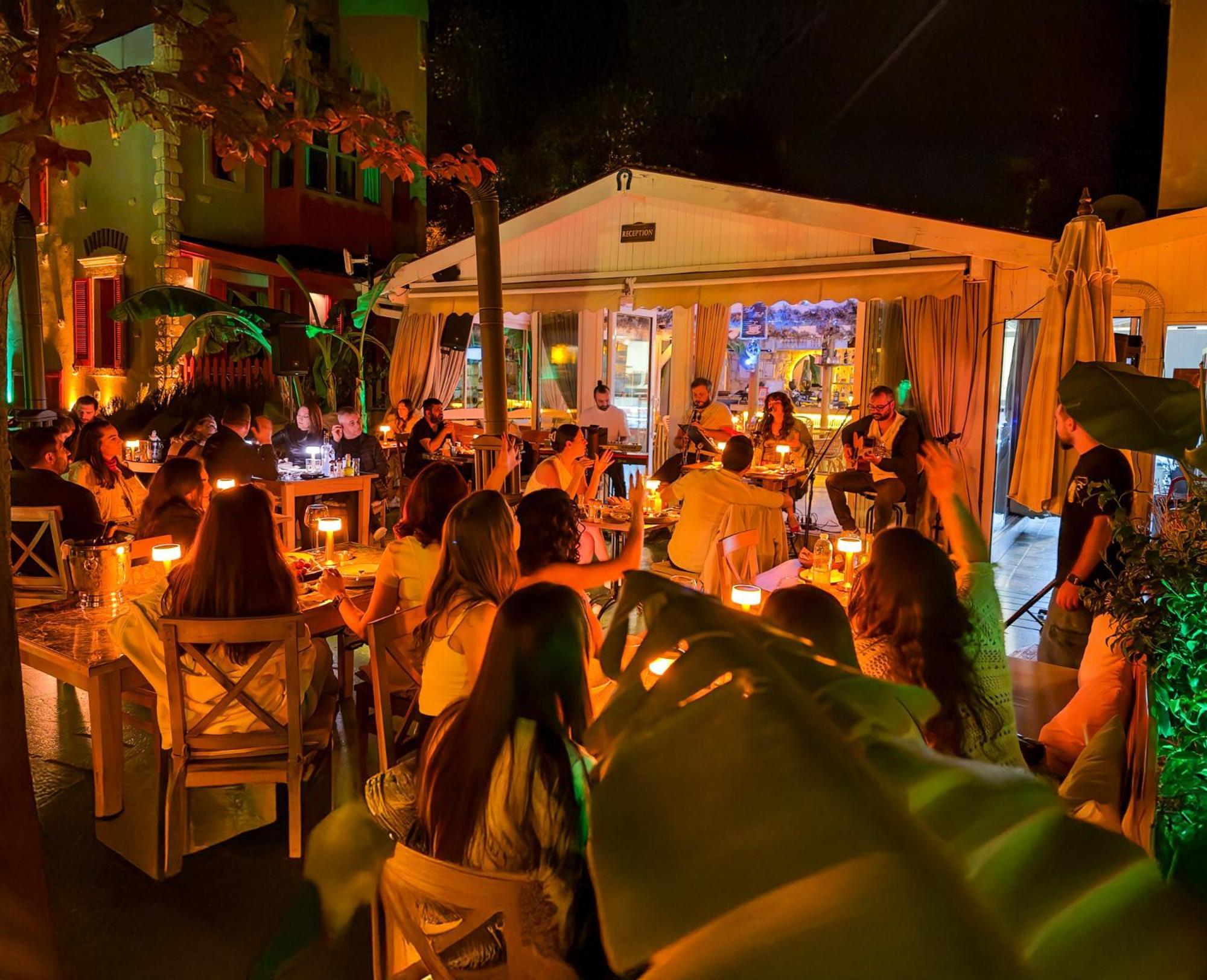 Banana Alacati Food & Stay - Adults Only Екстер'єр фото